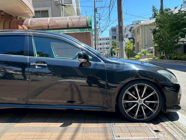 人気のクラウンアスリートです。傷も少なく、綺麗な車両です。